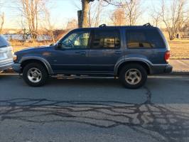 2000 Ford Explorer