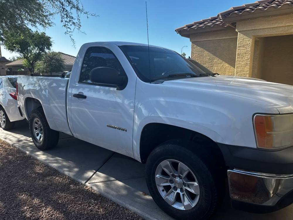 2011 GMC Sierra Regular Cab (2 doors)